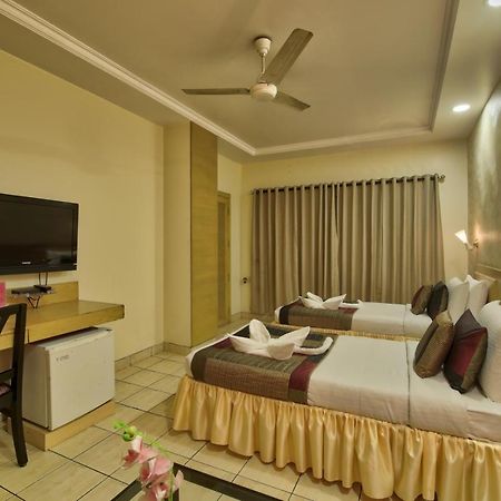 Vishwaratna Hotel Guwahati Exterior foto
