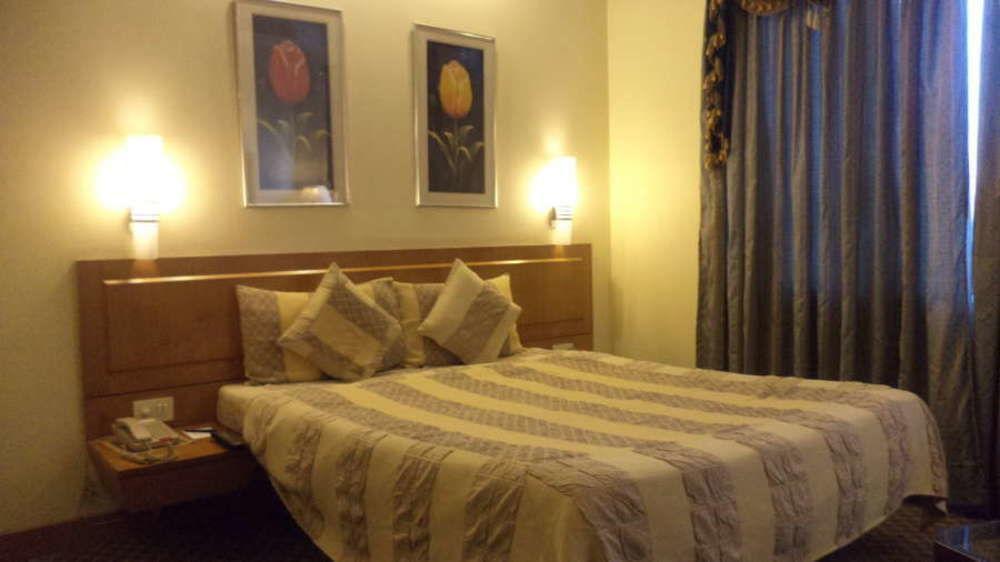 Vishwaratna Hotel Guwahati Exterior foto