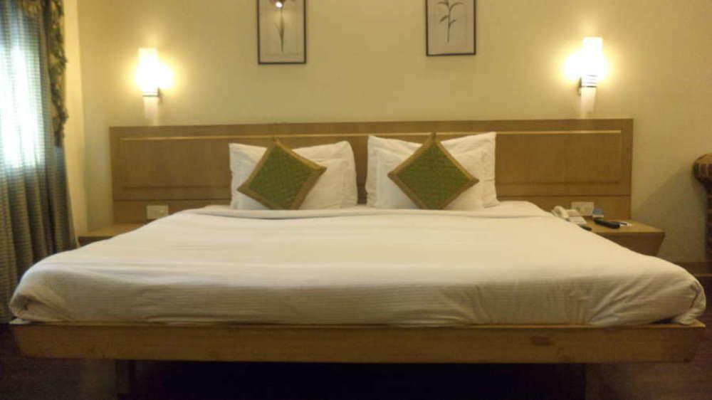 Vishwaratna Hotel Guwahati Exterior foto
