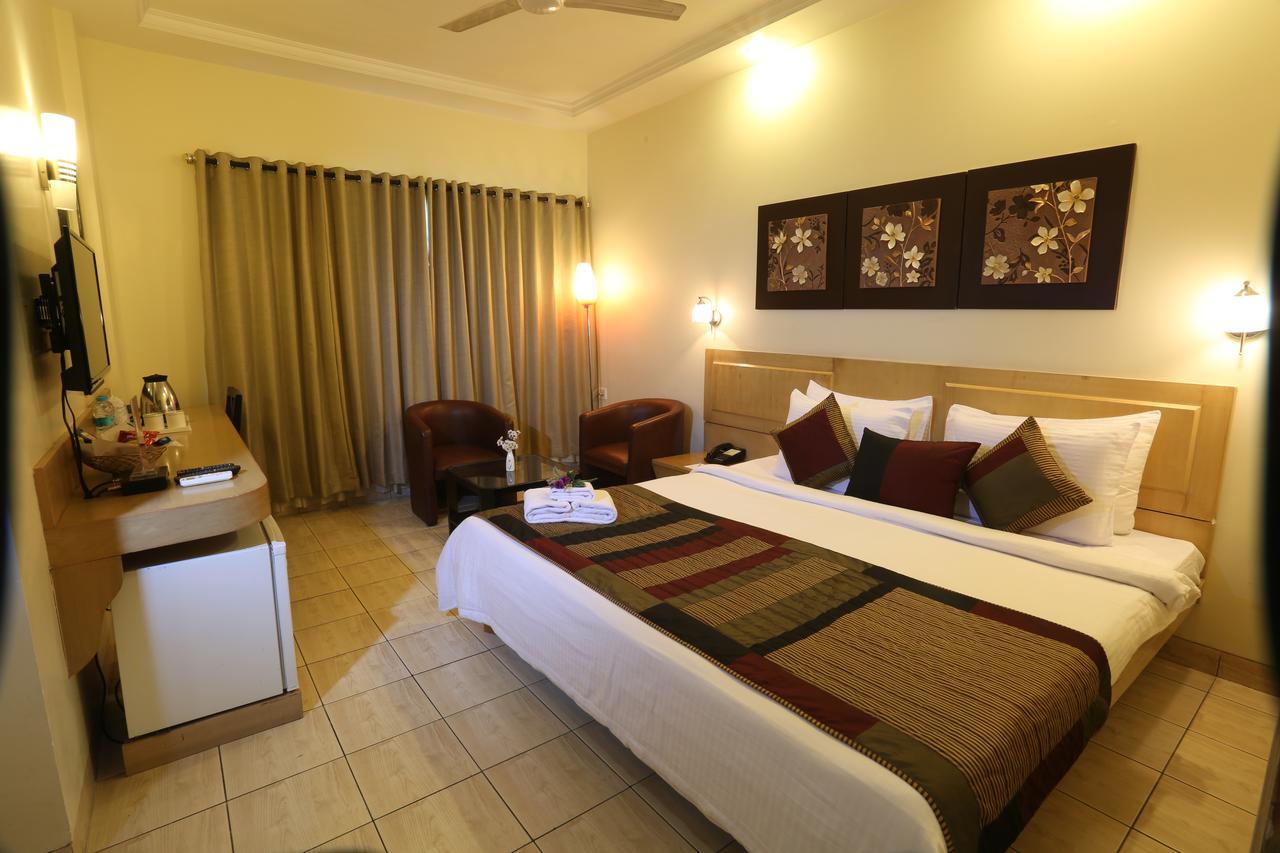 Vishwaratna Hotel Guwahati Exterior foto