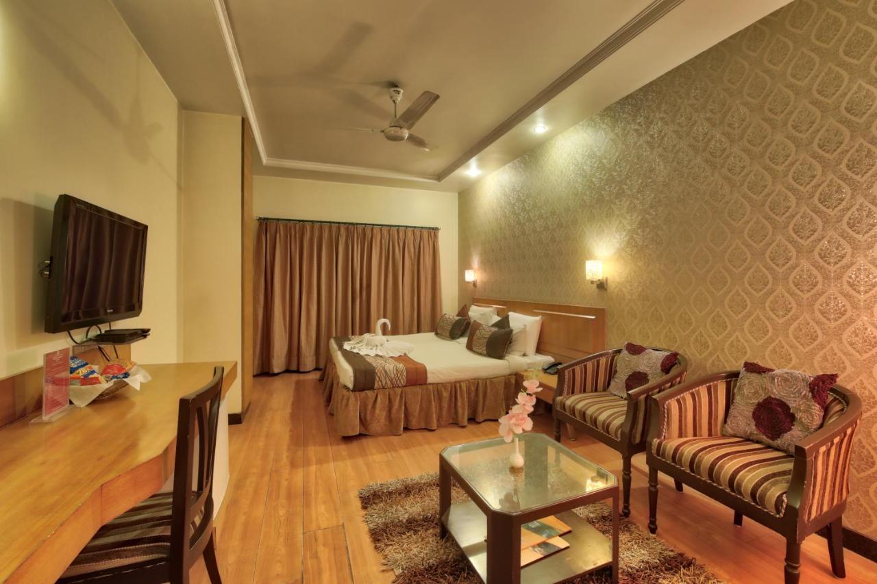 Vishwaratna Hotel Guwahati Exterior foto